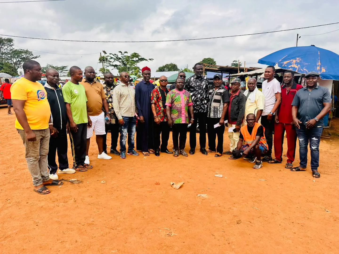 Kumba city mayor on a family picture with drivers