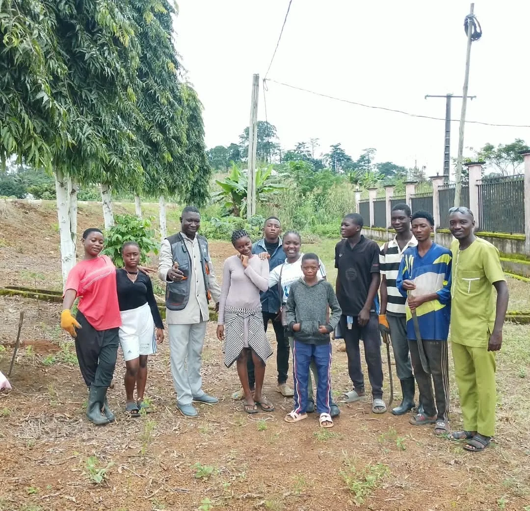 Peace Builders Cameroon also engaged youths in most of the tree planting excercises. This is in the spirit of sanitizing them to remain peace ambassadors in thier various committees